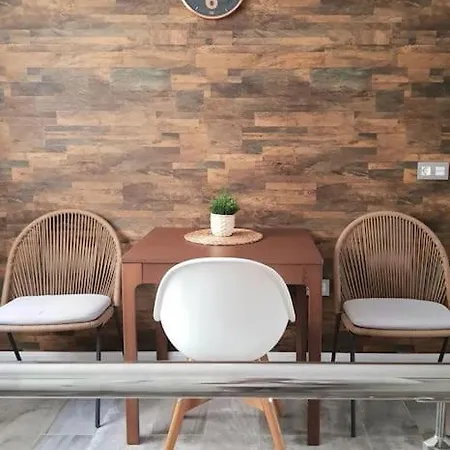 Jos's House. Thai Loft 50mt To La Carihuela Lägenhet *